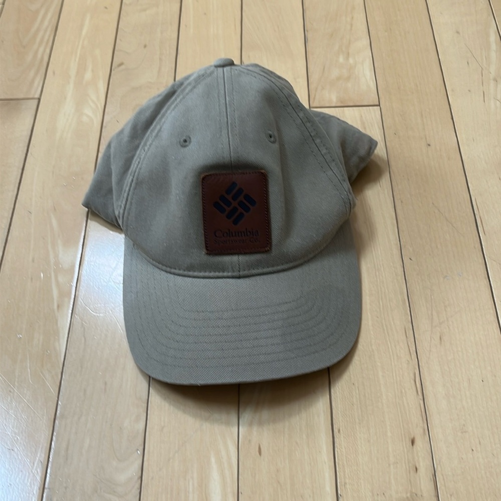 Preowned COLUMBIA tan stretch back baseball cap hat - L/XL